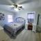 Central Louisville Gem King Size Bed - لويزفيل Central Louisville Gem King Size Bed - لويزفيل