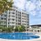 Walking Distance to Mount Austin - 6 pax Newly Renovated