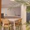 Walking Distance to Mount Austin - 6 pax Newly Renovated
