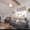Light and airy central Lyme Regis Appartment with parking