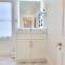 Spacious West End Loft in Charming Family Home - 波特兰