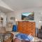Desirable and Spacious with Mountain Views, Deck, Grill and Yard - Walk to coffee and ice cream! - Колорадо-Спрінгс