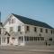 Hampton Bays Hotel On Main