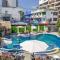 Mermaid Beach Resort - 100m to Beach, Saltwater Pool & BeerGarden