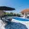 Gorgeous Home In Runovici With Kitchen - Runović