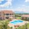 Four-Bedroom Holiday Home In Suhovare