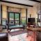 Ostra Menalon Luxury Suites