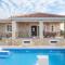 Villa Zizi with heated pool 42 m2 near sea - Vrsi