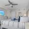 Gulffront Bliss: 3BR w/ Stunning Views & Pools - Форт-Майерс-Бич