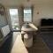 Beautiful 8 Berth Caravan With Decking At Naze Marine Holiday Park Ref 17344Br - 内兹岬附近沃尔顿