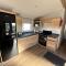 Beautiful 8 Berth Caravan With Decking At Naze Marine Holiday Park Ref 17344Br - 内兹岬附近沃尔顿
