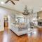 Charming Home with Chiminea in Weatherford! - 韦瑟福德