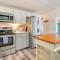 Steps to Ocean Surfside Beach Home with Patio - 默特尔比奇