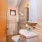 Cozy Home In Rovanjska With Wifi