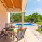 2 Bedroom Gorgeous Home In Trget