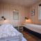 8 Bedroom Beautiful Home In Grenaa
