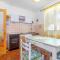 3 Bedroom Nice Apartment In Klenovica