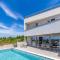 4 Bedroom Gorgeous Home In Pomer