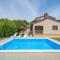 Three-Bedroom Holiday Home In Tinjan