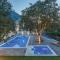 Six-Bedroom Holiday Home In Zagvozd