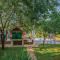Three-Bedroom Holiday Home In Prolozac Donji
