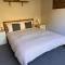 Alkira Cottage - Cozy, Comfortable, and Convenient