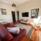 Alkira Cottage - Cozy, Comfortable, and Convenient