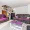 9 Bedroom Nice Home In Tribunj
