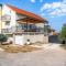 Amazing Home In Unesic With Wifi - Unešić