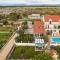 Amazing Home In Unesic With Wifi - Unešić