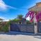 5 Bedroom Cozy Home In Okrug Donji