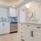 Gulf-View Condo w/ Pool, Beach Access & BBQ Area - فورت مايرز بيتش