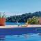 Gorgeous Apartment In Karbuni With Wifi