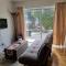 Entire ground floor with full-privacy and family-friendly popular to ferry catchers