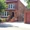 Close to Prospect Park, King size beds, 30 minutes to Times Square, free parking - بروكلين