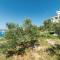 2 Bedroom Stunning Home In Povljana