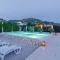 Six-Bedroom Holiday Home In Orasac