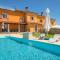 Nice Home In Hr-52215 Vodnjan