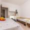 Cozy Apartment In Sveti Filip I Jakov - Sveti Filip i Jakov