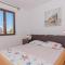 3 Bedroom Cozy Apartment In Brodarica