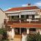 3 Bedroom Cozy Apartment In Stinjan