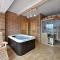3 Bedroom Lovely Home In Jelenscak