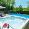 Stunning Home In Snasici