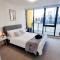 City Retreat with Amazing Views and free Parking