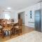 Three-Bedroom Apartment In Pirovac