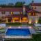 Stunning Home In Tinjan