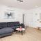 Ten-Bedroom Holiday Home In Razanj