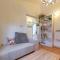 2 Bedroom Cozy Apartment In Premantura