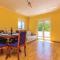 2 Bedroom Awesome Apartment In Grizane