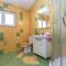 Three-Bedroom Apartment In Rogotin
